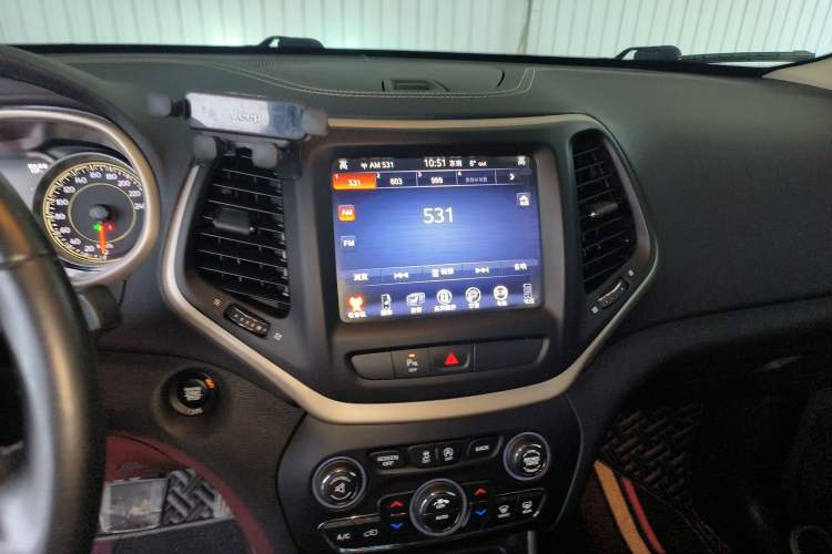 Used Jeep Cherokee 2016 2.4L Professional Smart Version Audio And AC Panel