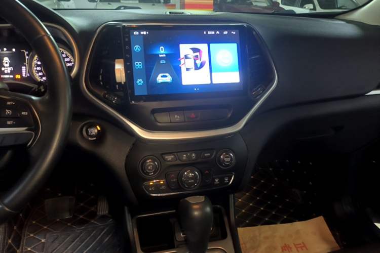 Used Jeep Cherokee 2016 2.4L Leading Edition Audio And AC Panel