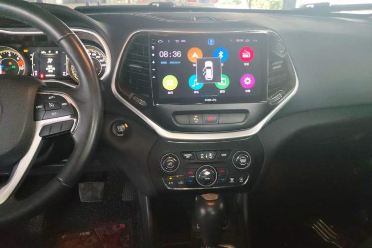 Used Jeep Cherokee 2016 2.4L Leading Edition Audio And AC Panel