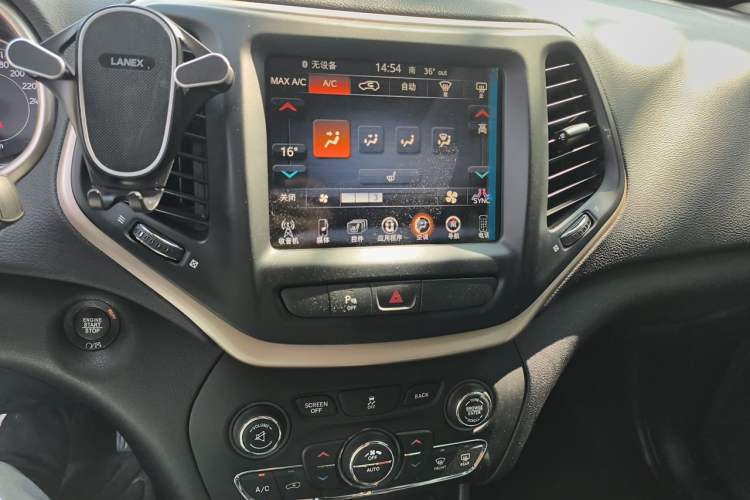 Used Jeep Cherokee 2016 2.0L Superior Edition Audio And AC Panel