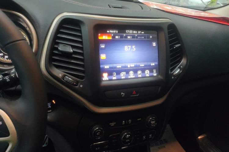 Used Jeep Cherokee 2016 2.4L Professional Smart Version Audio And AC Panel