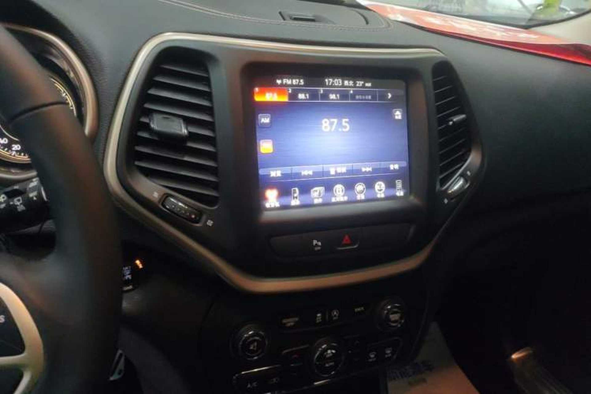Used Jeep Cherokee 2016 2.4L Professional Smart Version Audio And AC Panel