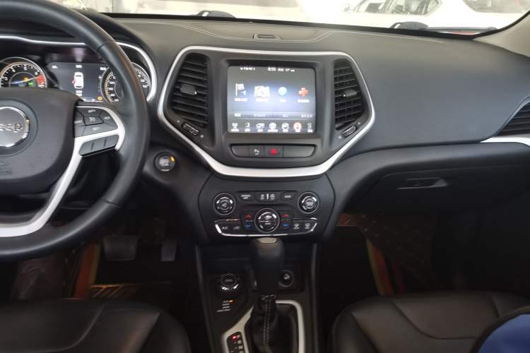 Used Jeep Cherokee 2016 2.4L Professional Smart Version Audio And AC Panel