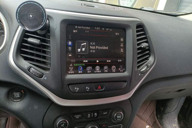 Used Jeep Cherokee 2016 2.4L Superior Edition Audio And AC Panel