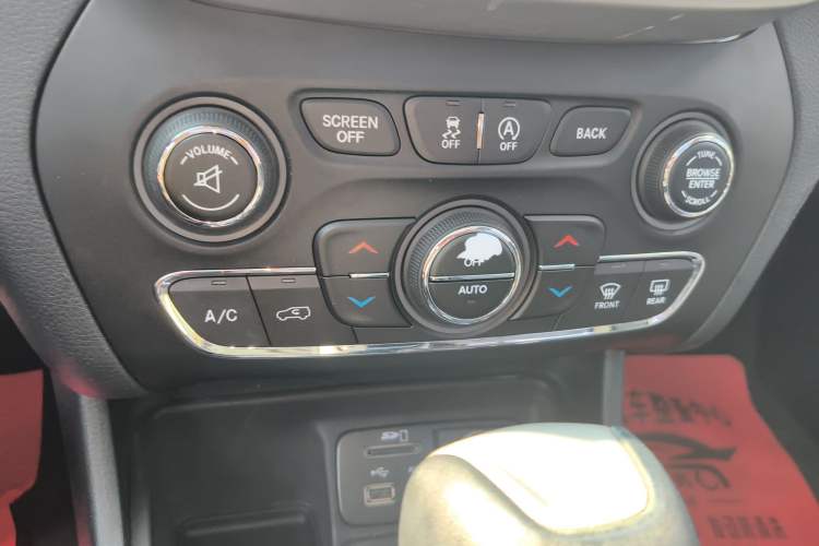 Used Jeep Cherokee 2016 2.4L Leading Edition Audio And AC Panel