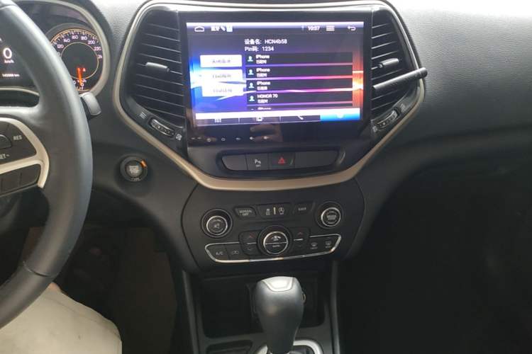 Used Jeep Cherokee 2016 2.4L Leading Edition Audio And AC Panel