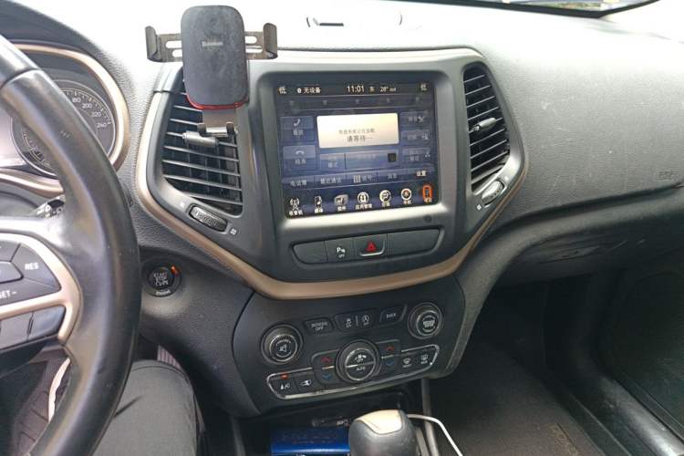 Used Jeep Cherokee 2016 2.4L Professional Smart Version Audio And AC Panel