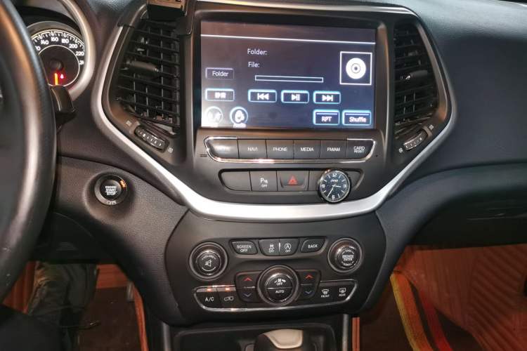 Used Jeep Cherokee 2016 2.4L Leading Edition Audio And AC Panel