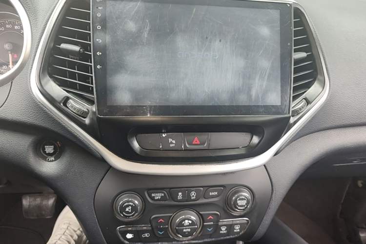Used Jeep Cherokee 2016 2.4L Leading Edition Audio And AC Panel