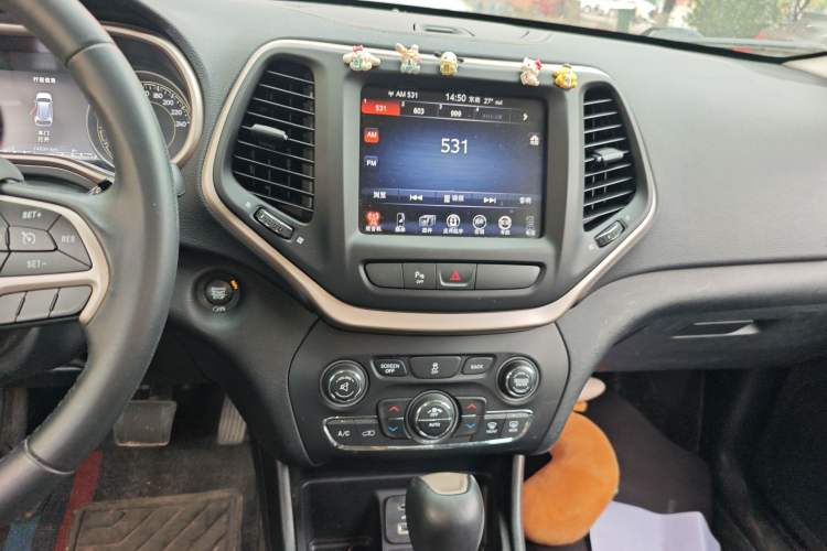 Used Jeep Cherokee 2016 2.0L Superior Edition Audio And AC Panel