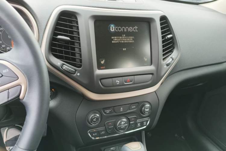 Used Jeep Cherokee 2016 2.0L Superior Edition Audio And AC Panel