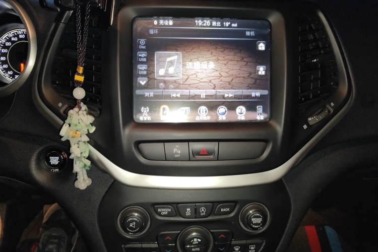 Used Jeep Cherokee 2016 2.4L Professional Edition Audio And AC Panel