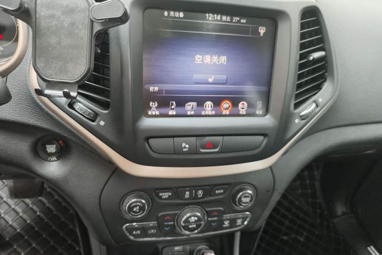 Used Jeep Cherokee 2016 2.4L Leading Smart Version Audio And AC Panel