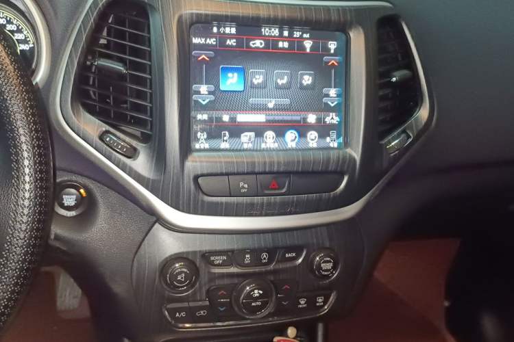 Used Jeep Cherokee 2016 2.4L Leading Edition Audio And AC Panel