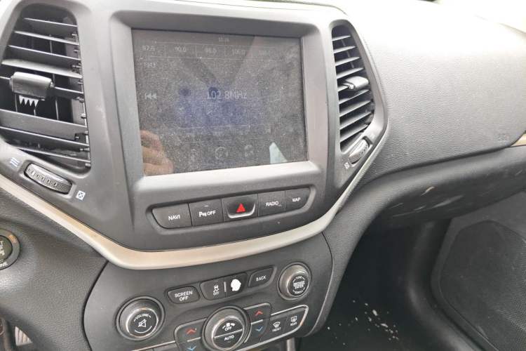 Used Jeep Cherokee 2016 2.4L Leading Edition Audio And AC Panel