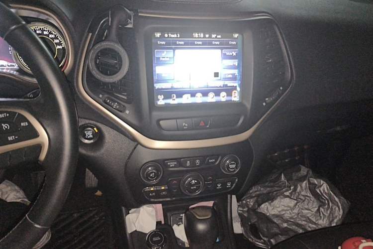 Used Jeep Cherokee 2016 2.4L Professional Smart Version Audio And AC Panel