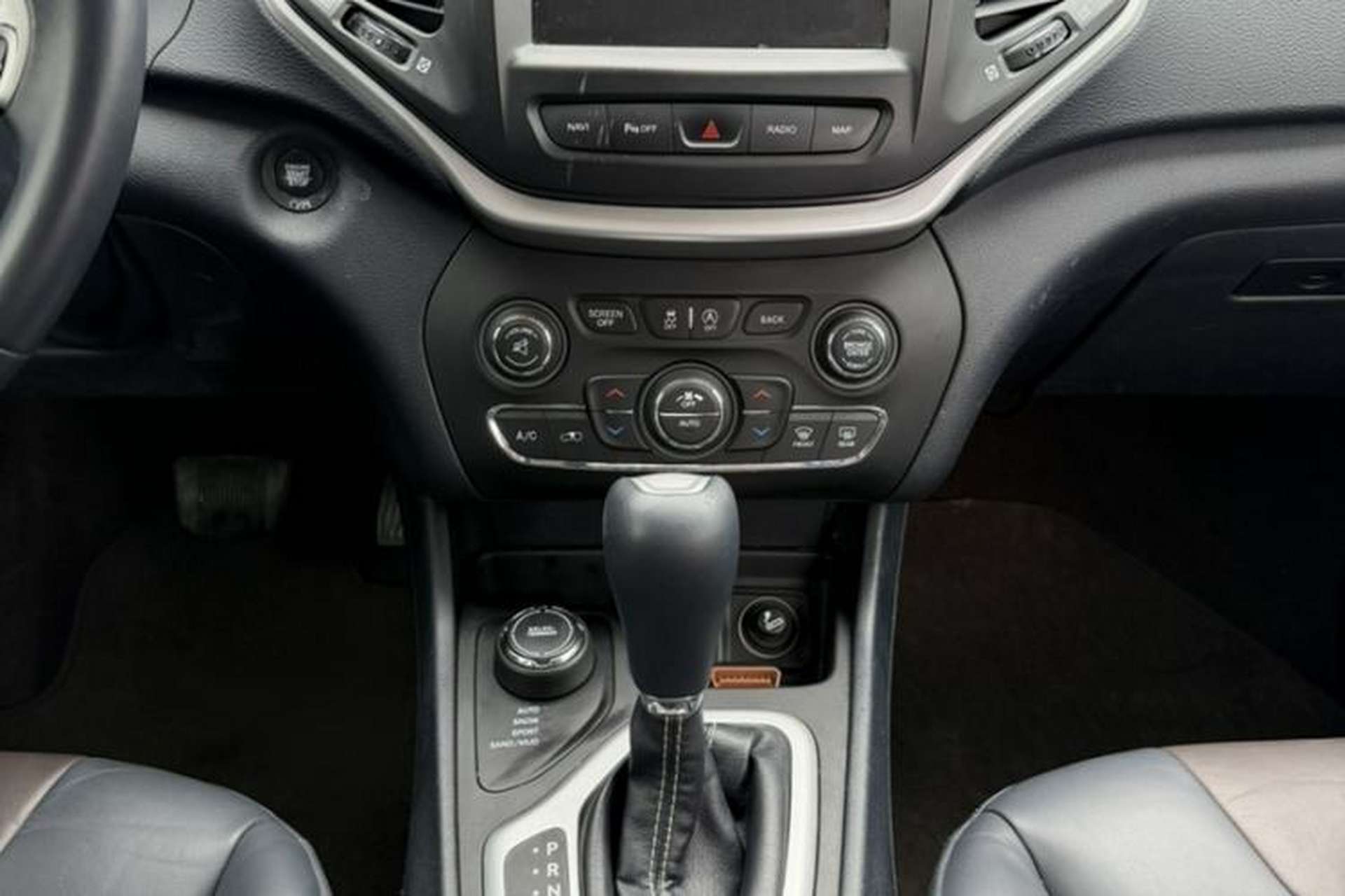 Used Jeep Cherokee 2016 2.4L Professional Edition Audio And AC Panel