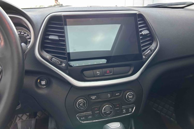 Used Jeep Cherokee 2016 2.4L Leading Edition Audio And AC Panel