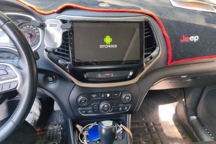 Used Jeep Cherokee 2016 2.4L Leading Edition Audio And AC Panel