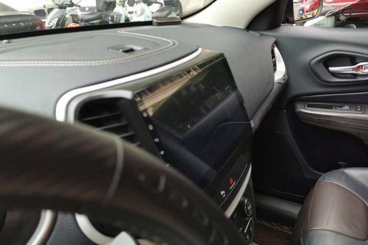 Used Jeep Cherokee 2016 2.4L Leading Edition Audio And AC Panel