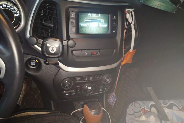 Used Jeep Cherokee 2016 2.4L Leading Edition Audio And AC Panel