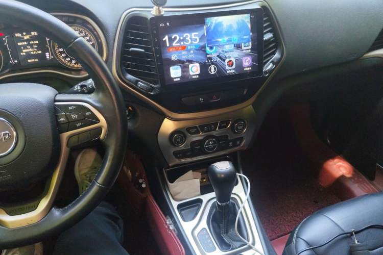 Used Jeep Cherokee 2016 2.4L Leading Edition Audio And AC Panel
