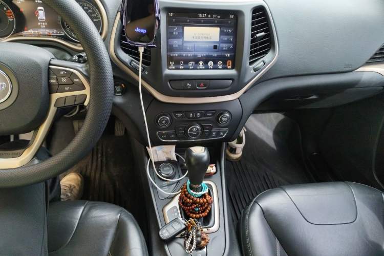 Used Jeep Cherokee 2016 2.4L Professional Smart Version Audio And AC Panel