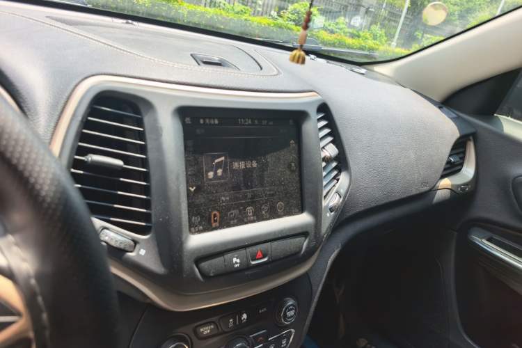 Used Jeep Cherokee 2016 2.4L Professional Smart Version Audio And AC Panel
