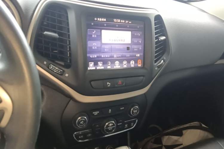 Used Jeep Cherokee 2016 2.0L Superior Edition Audio And AC Panel