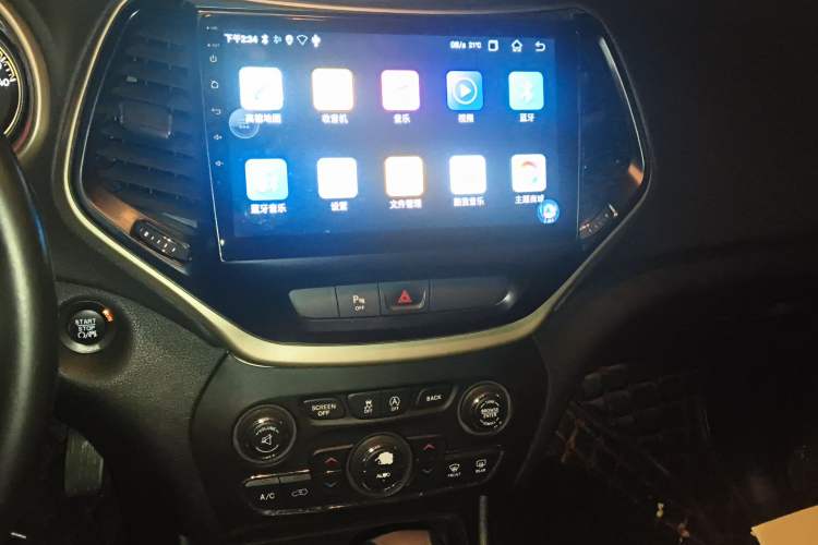 Used Jeep Cherokee 2016 2.4L Leading Edition Audio And AC Panel