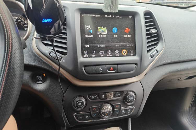 Used Jeep Cherokee 2016 2.4L Professional Smart Version Audio And AC Panel