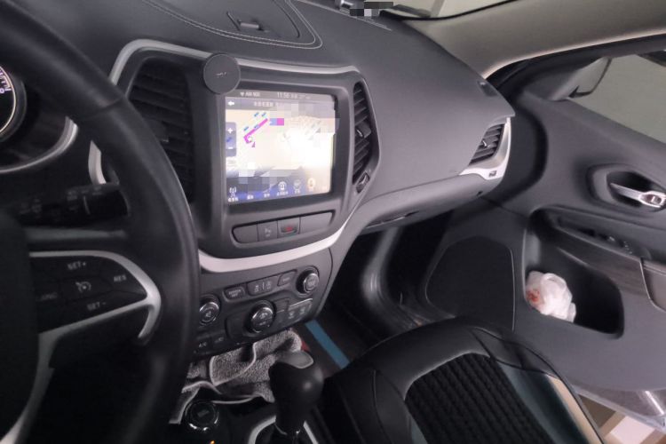 Used Jeep Cherokee 2016 2.4L Professional Smart Version Audio And AC Panel