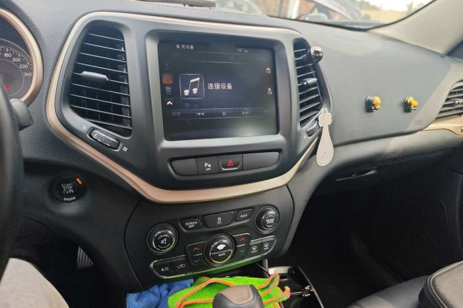 Used Jeep Cherokee 2016 2.0L Superior Edition Audio And AC Panel