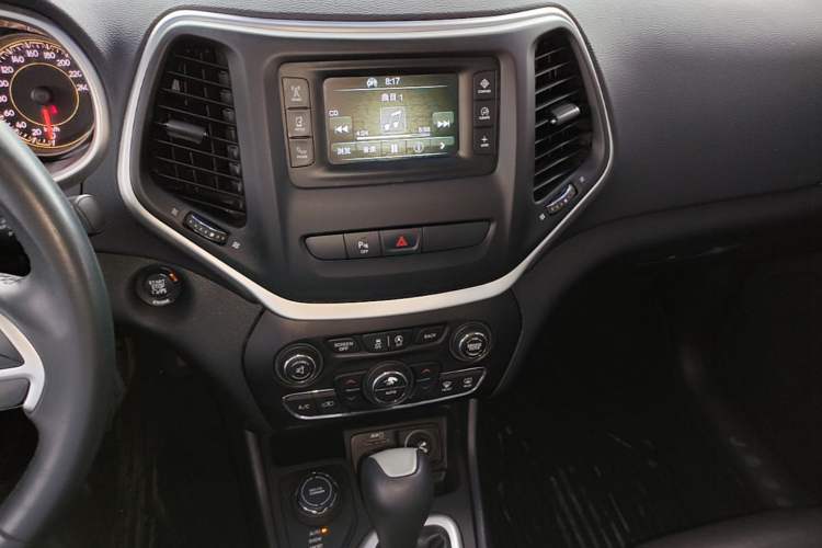 Used Jeep Cherokee 2016 2.4L Professional Edition Audio And AC Panel