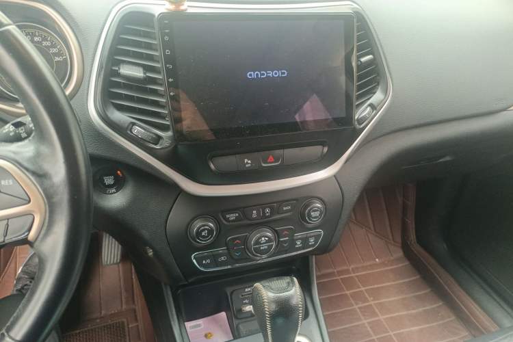 Used Jeep Cherokee 2016 2.4L Leading Edition Audio And AC Panel