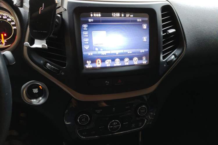 Used Jeep Cherokee 2016 2.0L Superior Edition Audio And AC Panel