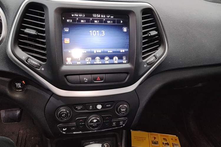 Used Jeep Cherokee 2016 2.4L Professional Smart Version Audio And AC Panel