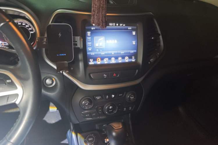 Used Jeep Cherokee 2016 2.4L Professional Smart Version Audio And AC Panel