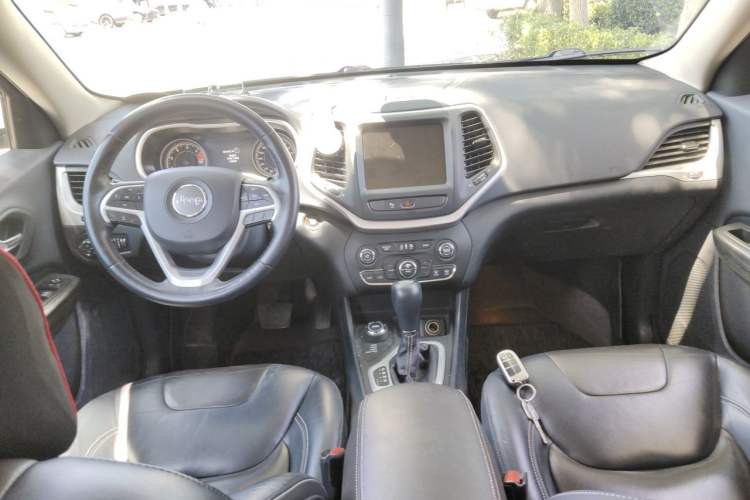 Used Jeep Cherokee 2016 2.4L Professional Smart Version Center Console