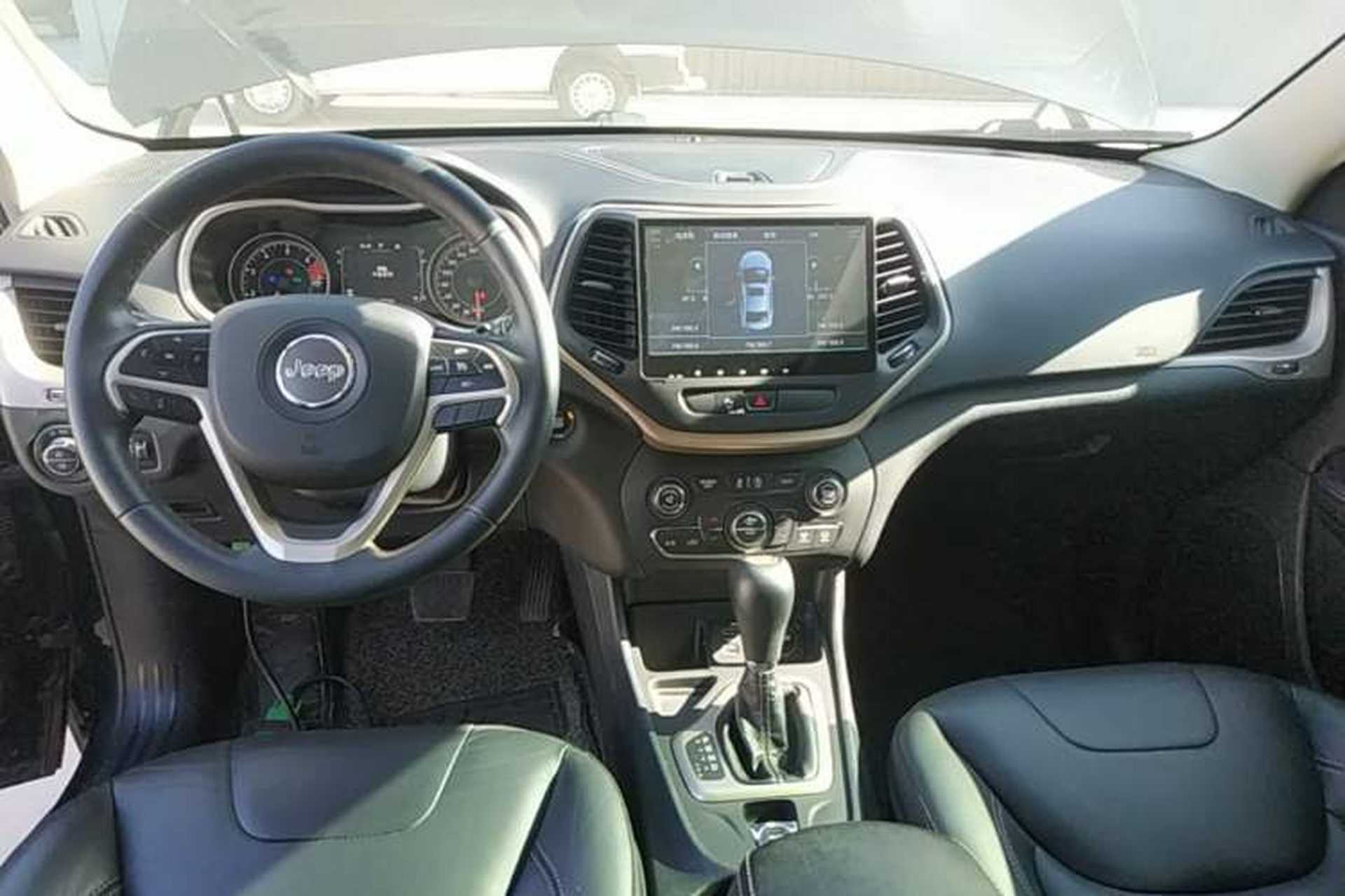 Used Jeep Cherokee 2016 2.4L Leading Edition Center Console
