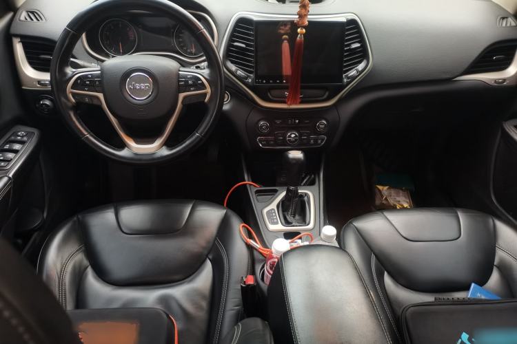 Used Jeep Cherokee 2016 2.4L Leading Edition Center Console