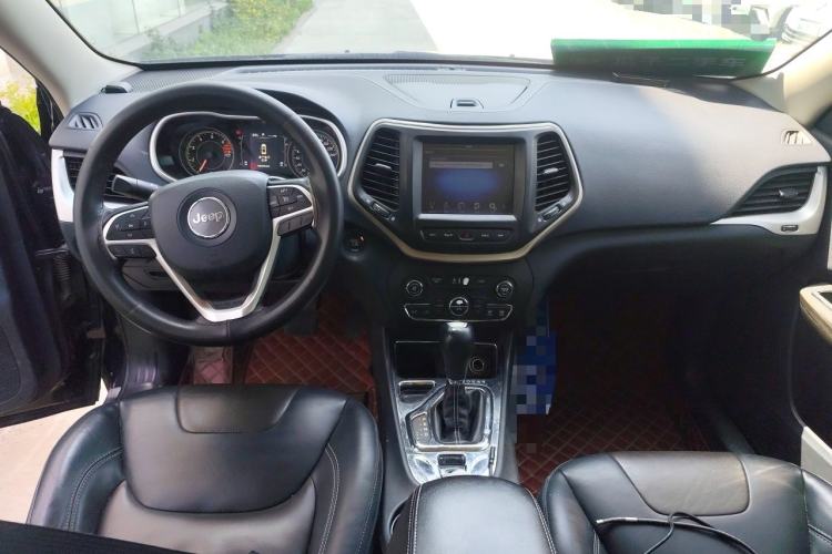 Used Jeep Cherokee 2016 2.4L Leading Edition Center Console