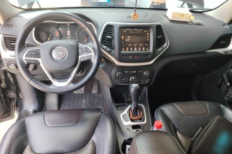 Used Jeep Cherokee 2016 2.4L Leading Smart Version Center Console