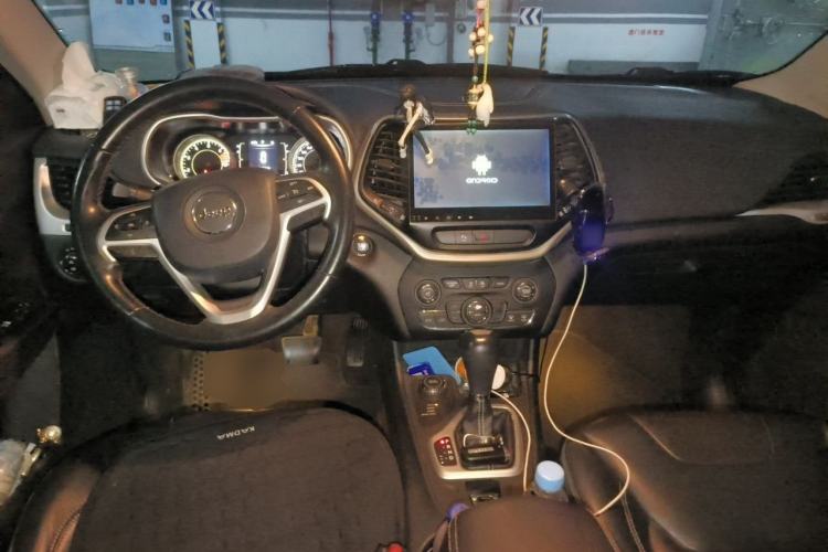 Used Jeep Cherokee 2016 2.4L Professional Edition Center Console
