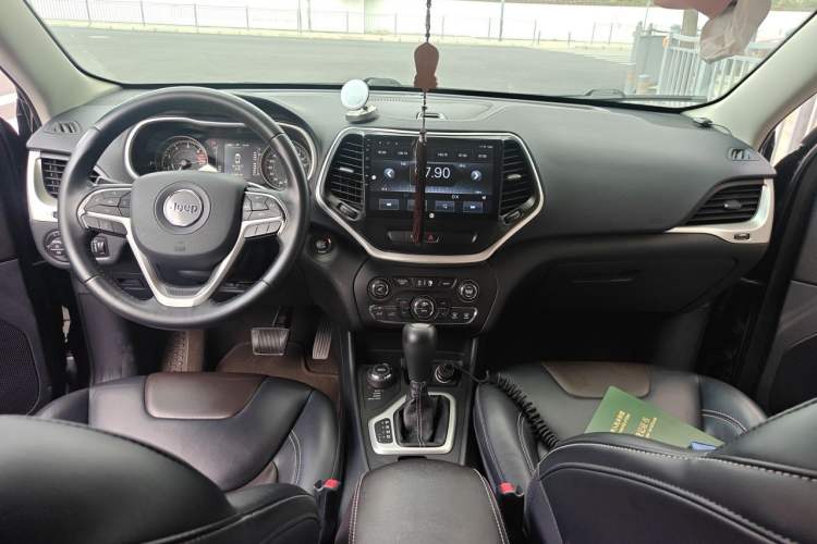Used Jeep Cherokee 2016 2.4L Professional Edition Center Console