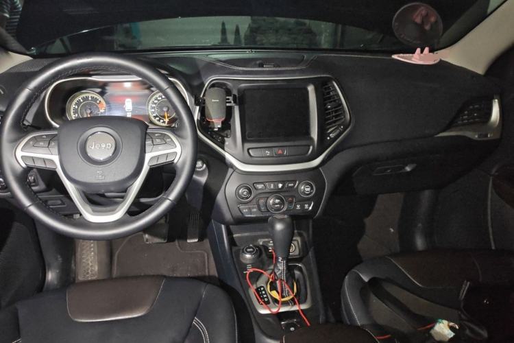 Used Jeep Cherokee 2016 2.4L Professional Smart Version Center Console