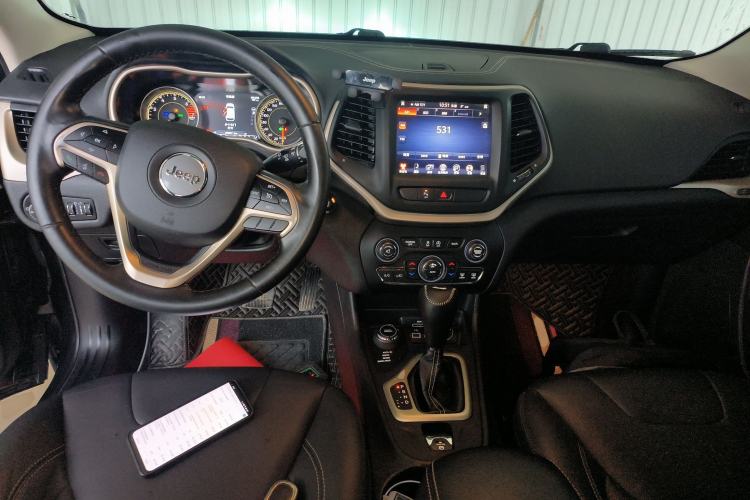 Used Jeep Cherokee 2016 2.4L Professional Smart Version Center Console