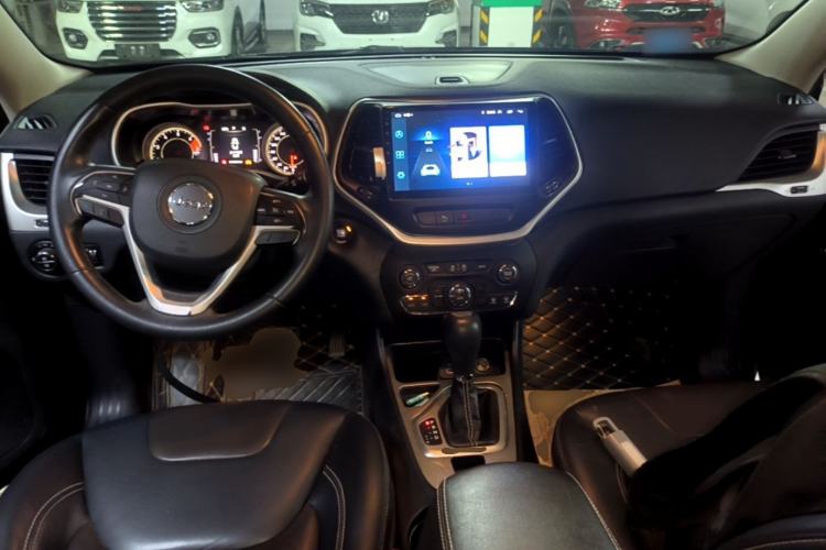 Used Jeep Cherokee 2016 2.4L Leading Edition Center Console