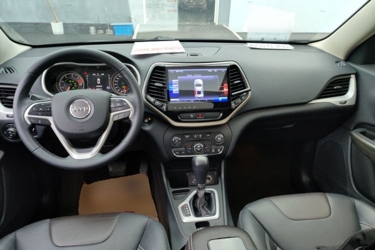 Used Jeep Cherokee 2016 2.4L Leading Edition Center Console