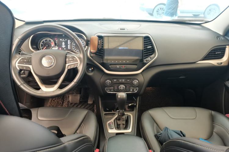 Used Jeep Cherokee 2016 2.4L Leading Edition Center Console